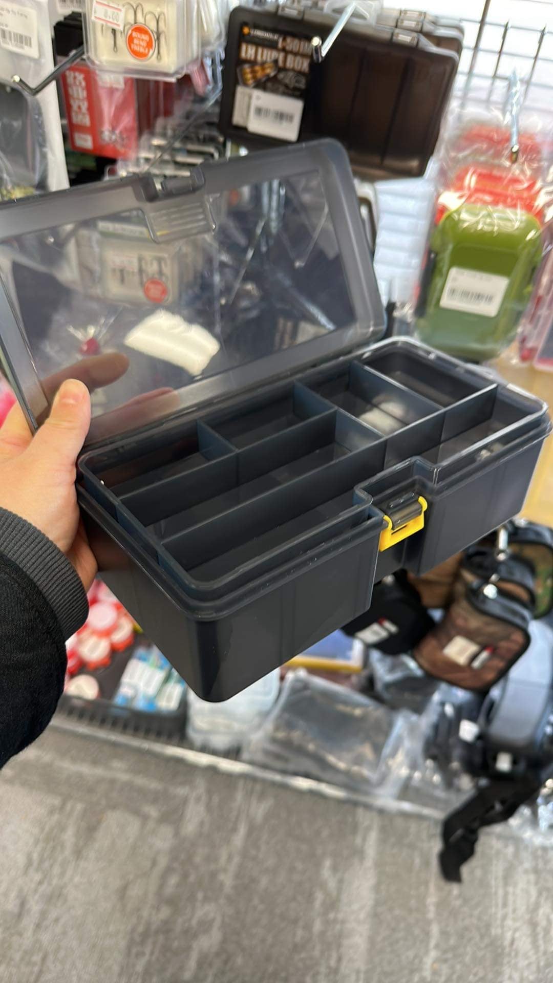 Built-in double layer, lure box