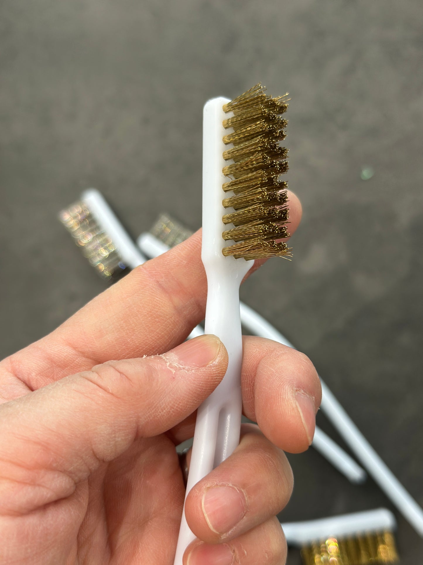 Wire tip brush