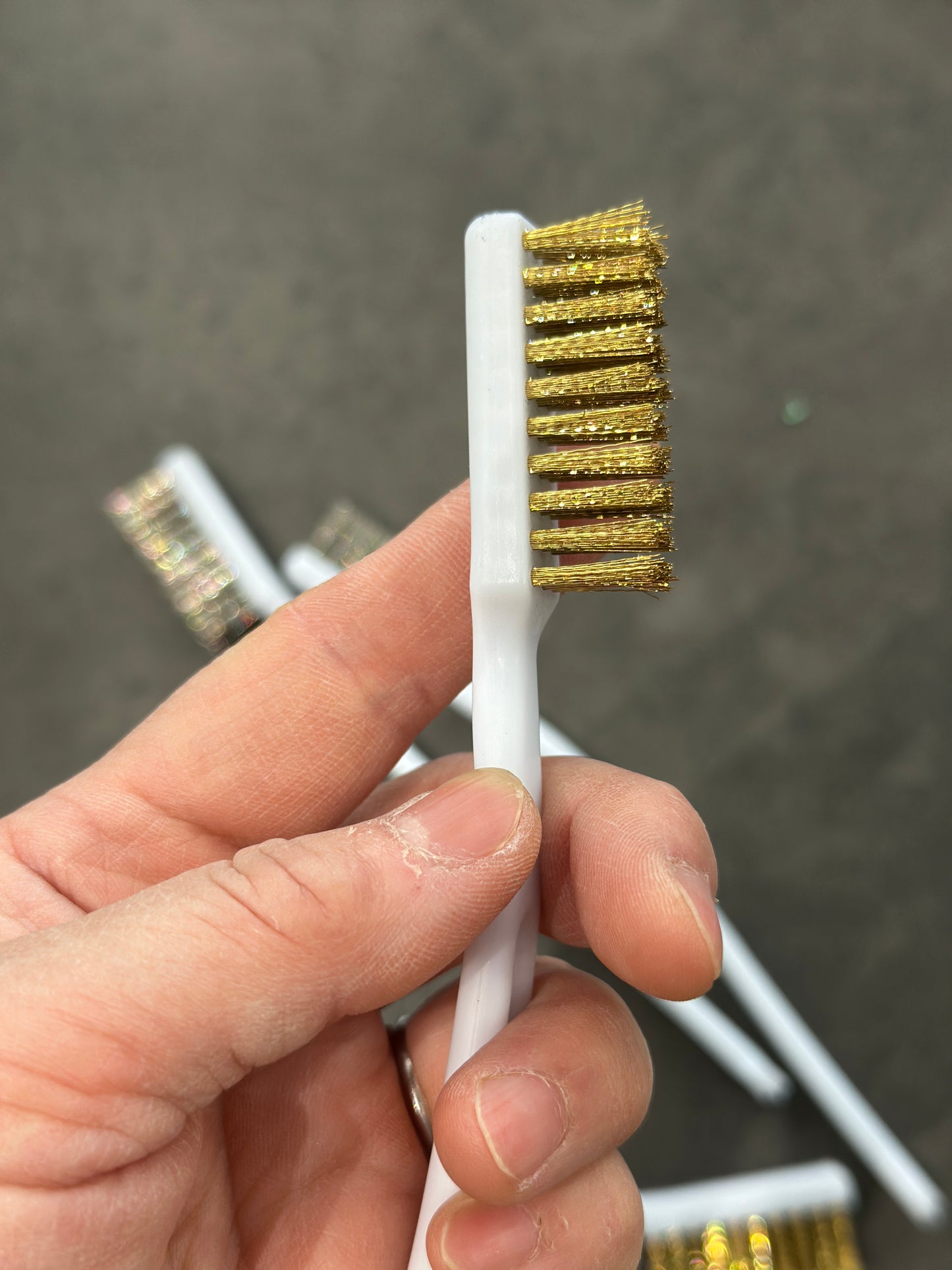 Wire tip brush