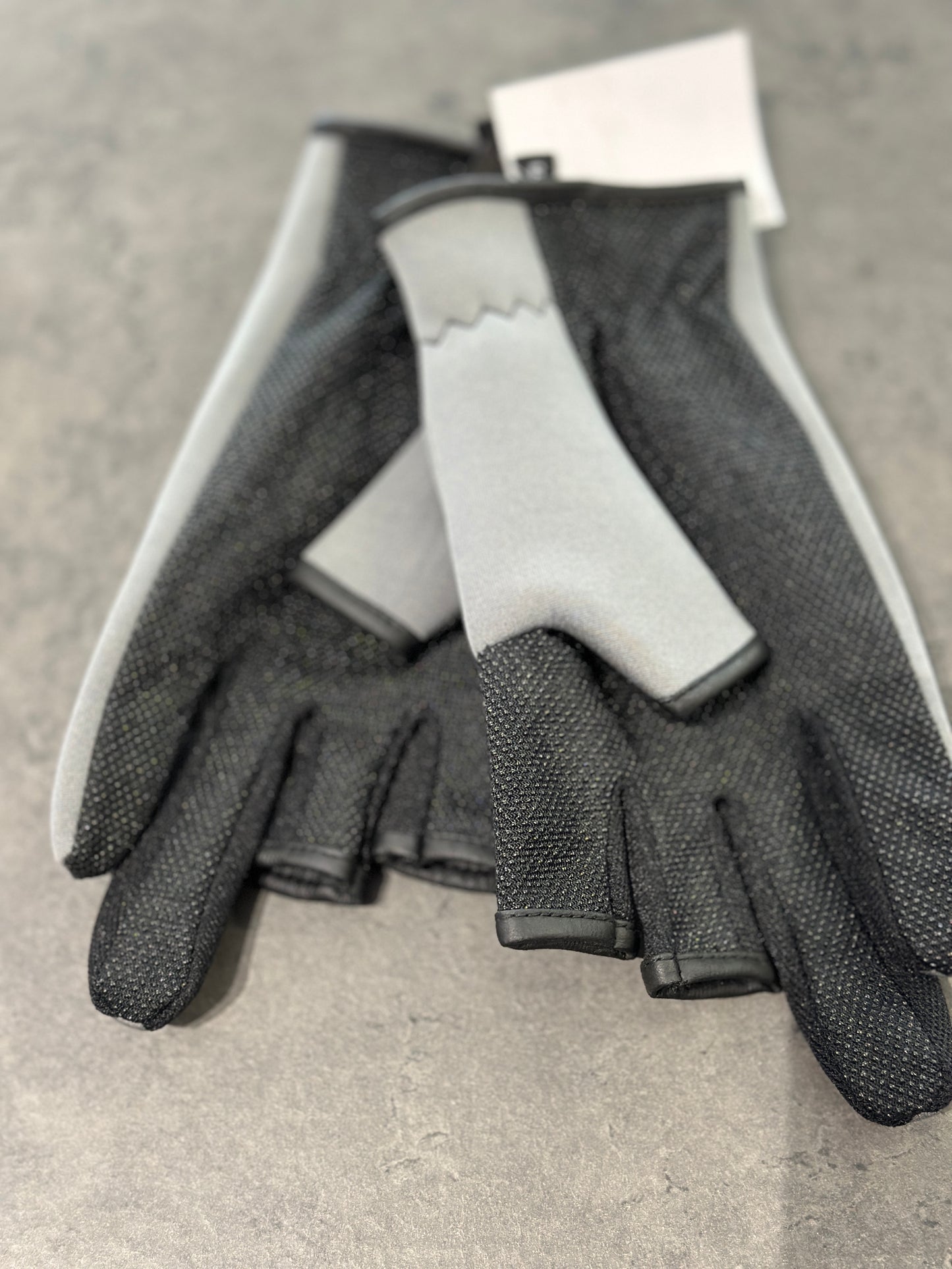 Fishing glove