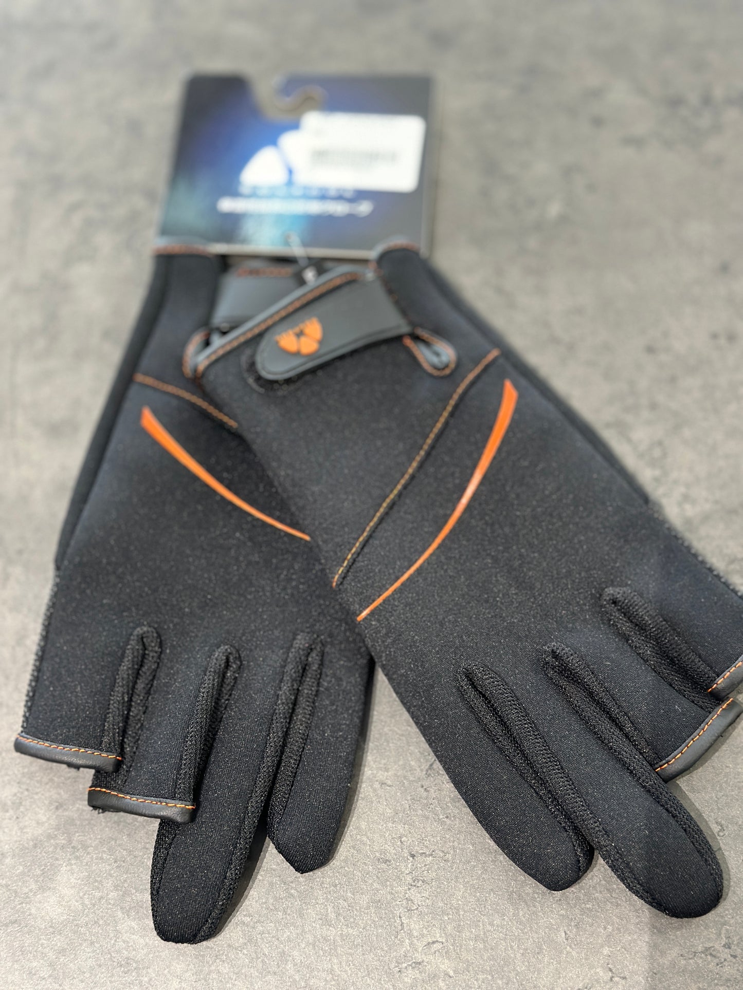 Fishing glove